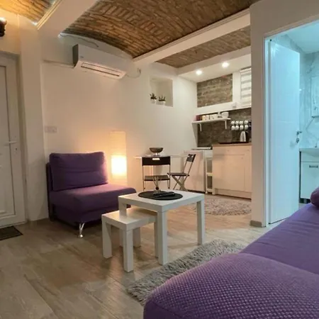 Uno Apartment