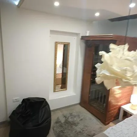 Uno Apartment *